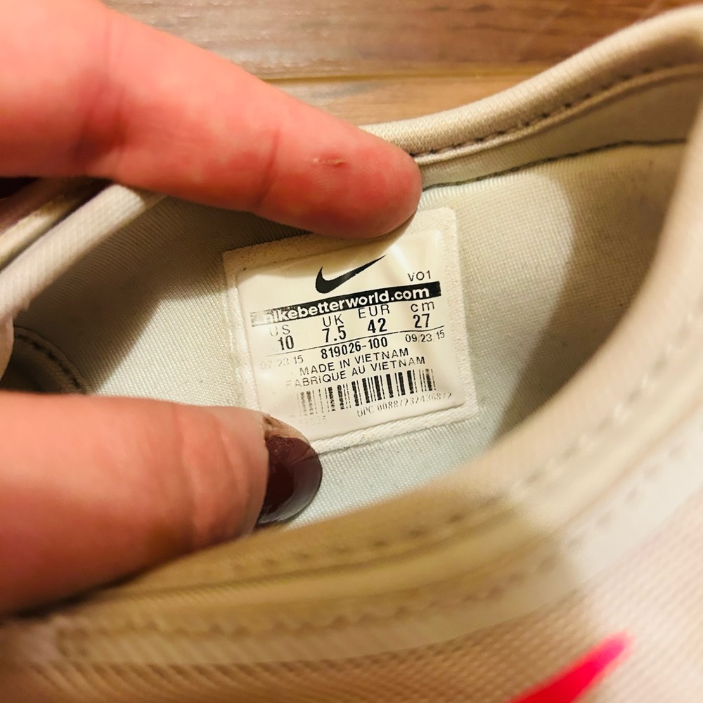 Nike White and Pink Athletic Shoes size 10 - Picture 7 of 7